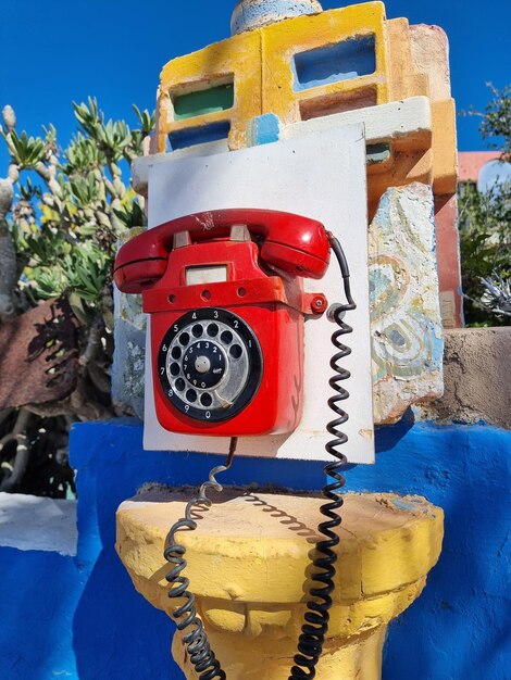 An old advertisement for the first telephone company in Brazil, featuring a vintage telephone and promoting the benefits of instant communication. The ad is in Portuguese.